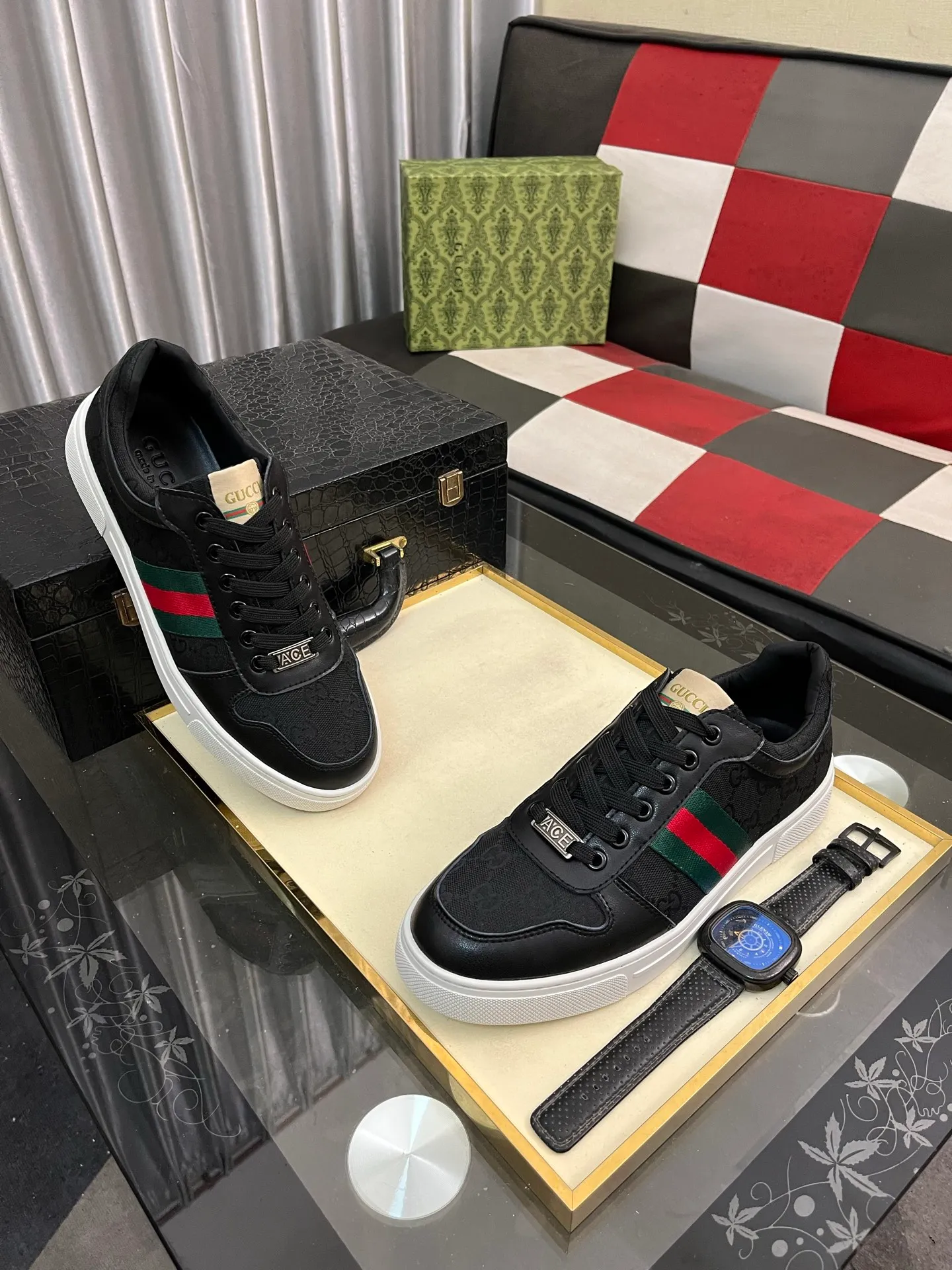 Men's Men's Shoes💰440⌚️⌚️【GUCCI】Gucci men's latest white shoe series casual shoes! The official website is built 1:1. Upper: Made of imported cowhide, with electric embroidery ➕Inner lining: Made of high-quality first-layer pigskin, soft and comfortable. Picky material selection and exquisite workmanship give you the best enjoyment. Size: 38-44 yards, 3️⃣ colors available.